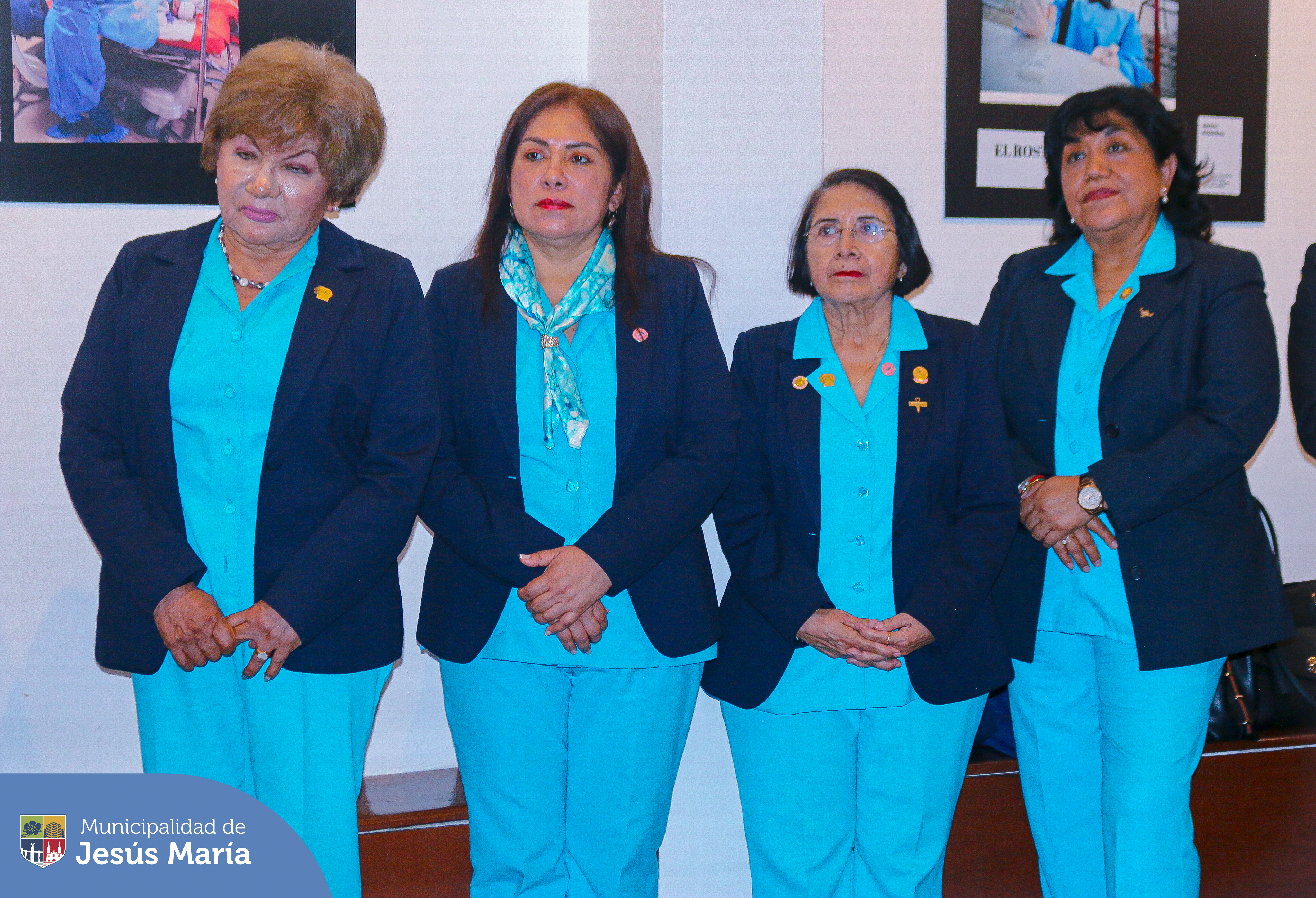 Con éxito se realizó la inauguración de la exposición de arte 📷 "Retratos del Cuidado de Enfermería" 👩🏻⚕️ con el objetivo de reconocer y revalorar su entrega al estar siempre en la primera línea de atención. 🫱🏻🫲🏼
El evento contó con la presencia de nuestros regidores y el Colegio de Enfermeros del Perú. El ingreso es libre y la muestra permanecerá hasta el 🗓️ 31 de agosto. ¡Los esperamos! 📌 Centro Cultural Sérvulo Gutiérrez - Av. Horacio Urteaga 535.
#JesúsMaríaSomosTodos