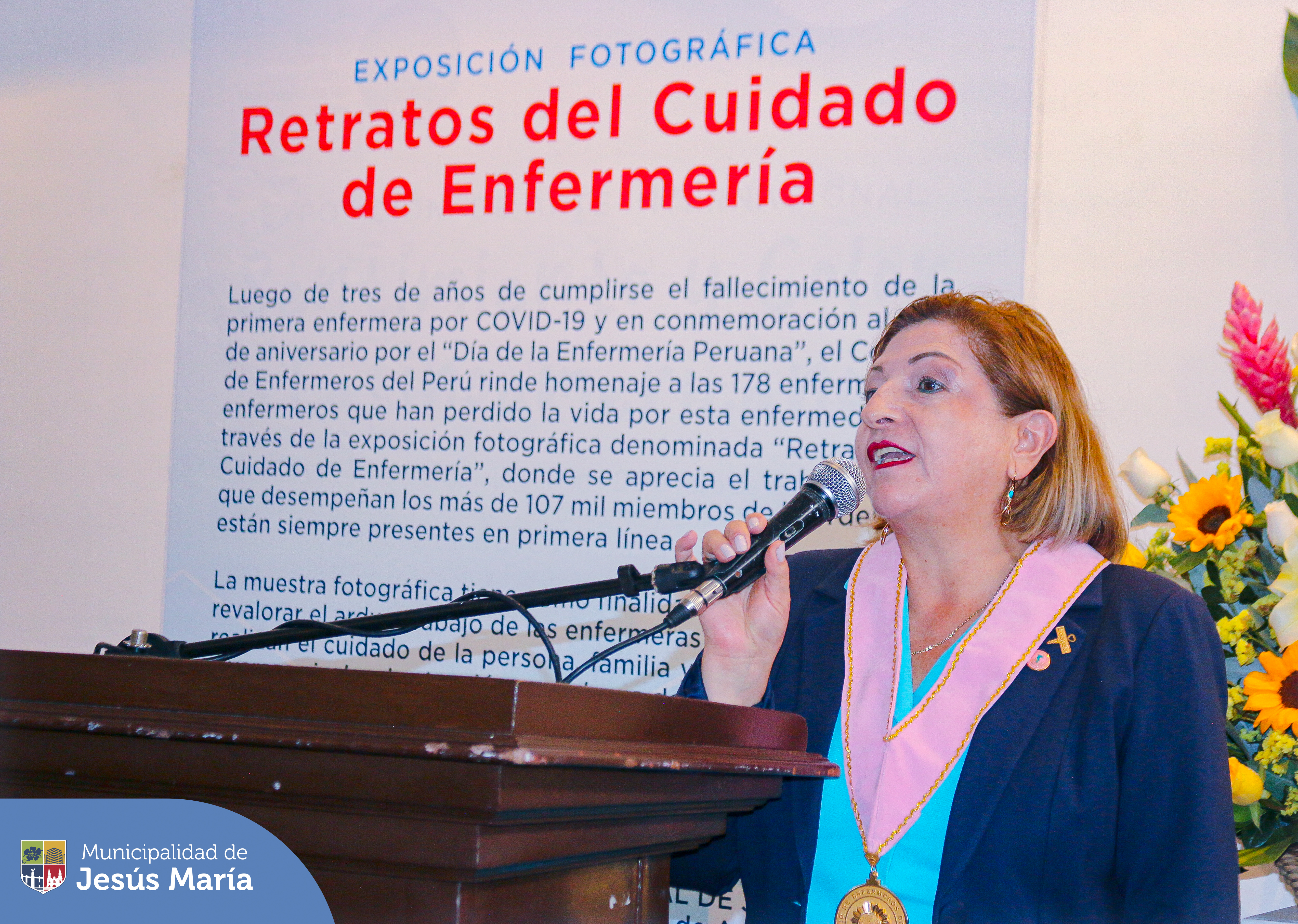 Con éxito se realizó la inauguración de la exposición de arte 📷 "Retratos del Cuidado de Enfermería" 👩🏻⚕️ con el objetivo de reconocer y revalorar su entrega al estar siempre en la primera línea de atención. 🫱🏻🫲🏼
El evento contó con la presencia de nuestros regidores y el Colegio de Enfermeros del Perú. El ingreso es libre y la muestra permanecerá hasta el 🗓️ 31 de agosto. ¡Los esperamos! 📌 Centro Cultural Sérvulo Gutiérrez - Av. Horacio Urteaga 535.
#JesúsMaríaSomosTodos