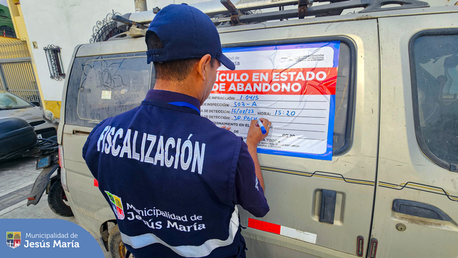 💪 Gerencia de Fiscalización de Jesús María, realiza acciones de control contra vehículos 🚘 abandonados en la cuadra 9 de la Av. Pachacútec obstaculizando la libre circulación y entorpeciendo el tráfico. 🚫🚎

✅ Exhortamos a los vecinos a respetar las normas de convivencia, a fin de preservar en el distrito un espacio óptimo para transitar y disfrutar de los lugares públicos con tranquilidad. 🫱🏻‍🫲🏼

Porque en #JesúsMaríaSomosTodos
