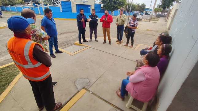 Funcionarios escuchan inquietudes de los vecinos de Solidex Bajo 