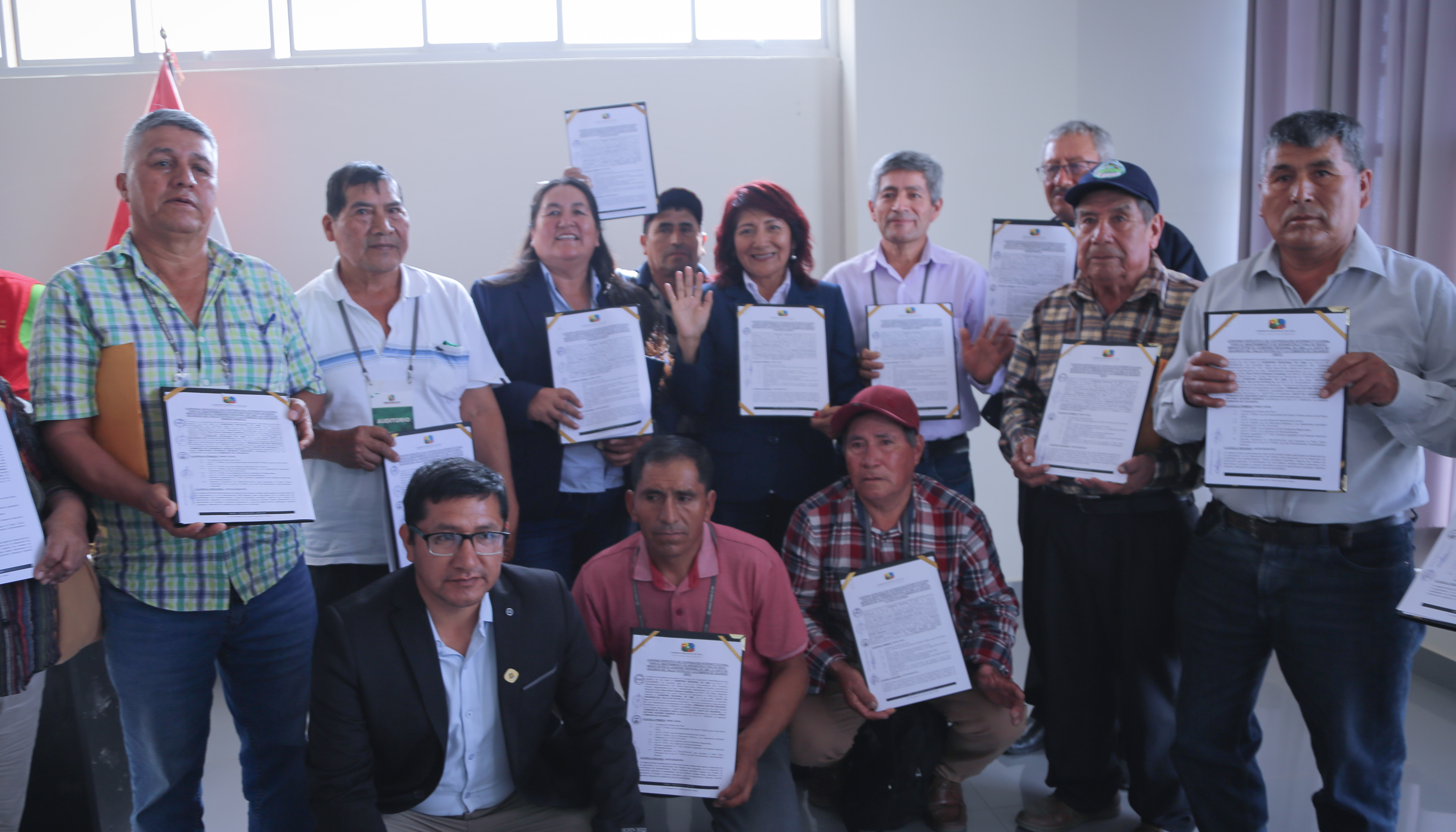Gore Lima mejorará canales de riego con la dotación de bolsas de cemento en Barranca