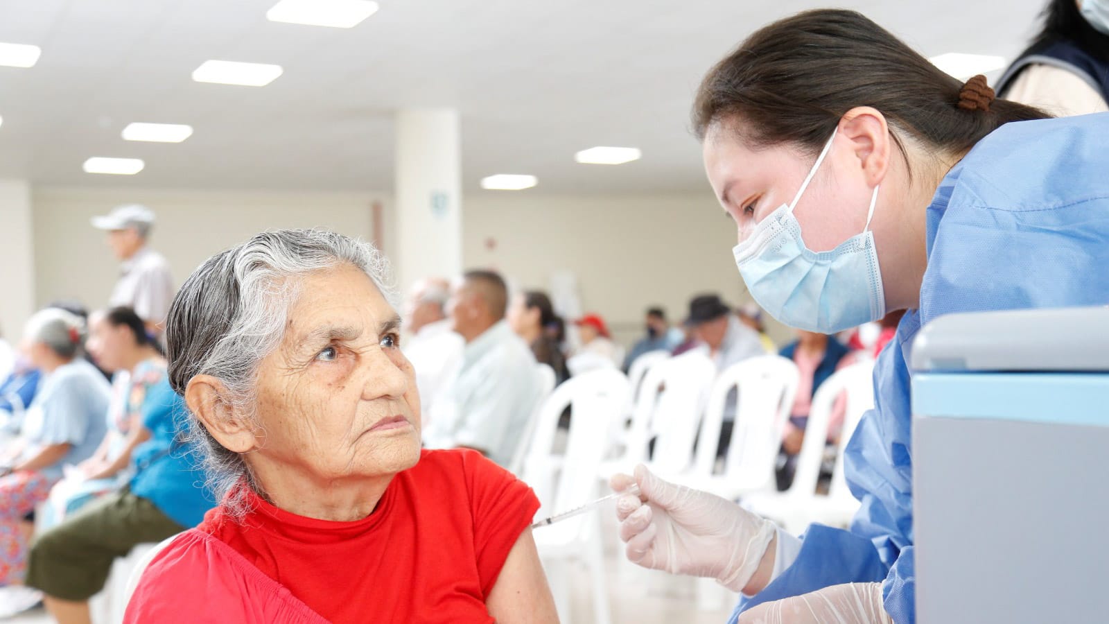 Todas las personas pueden recibir la vacuna bivalente contra la covid-19