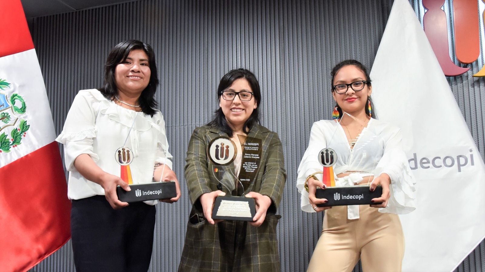 Tres mujeres creativas de Arequipa y Lambayeque ganan concurso de fotografía del Indecopi