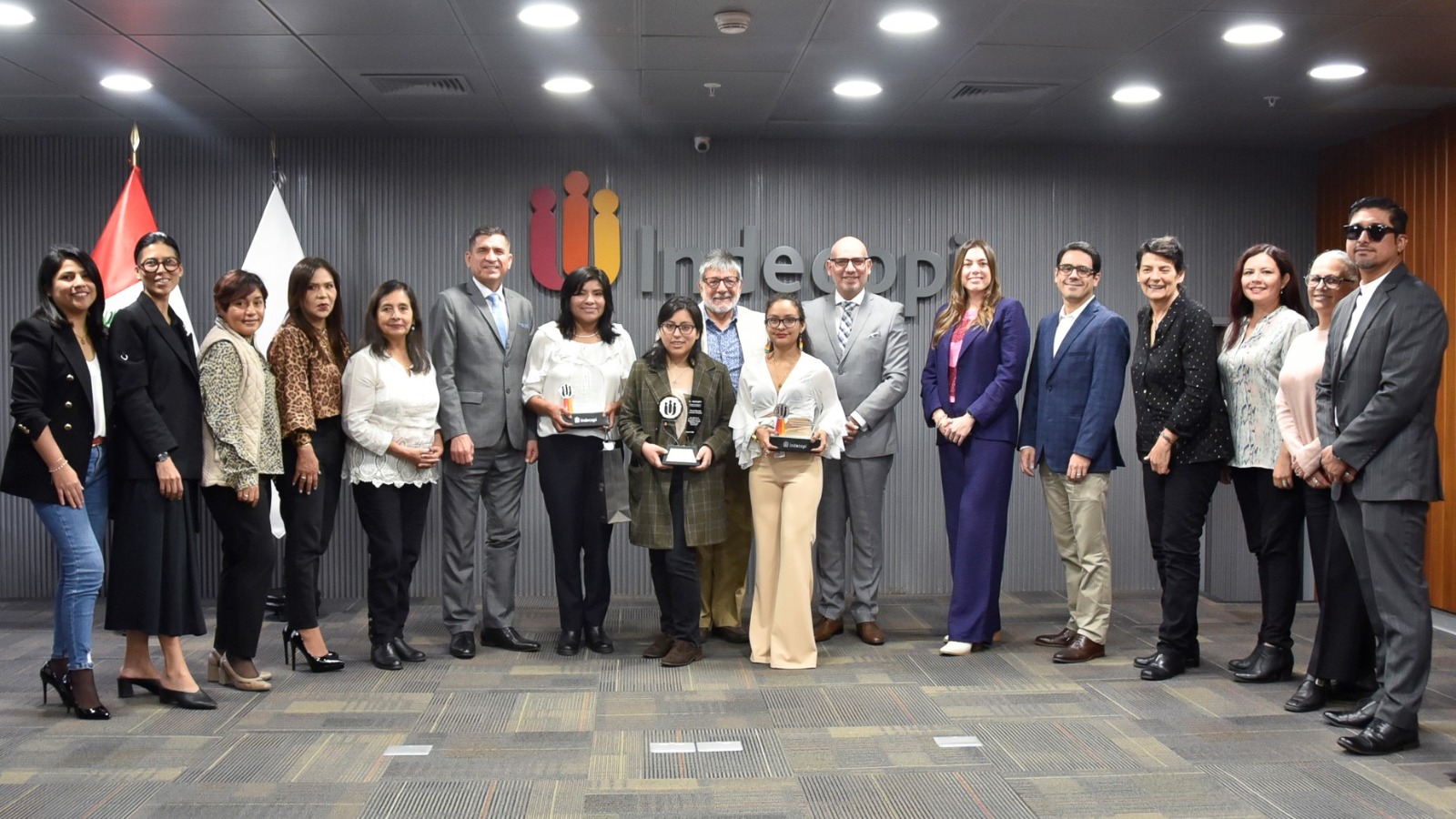 Tres mujeres creativas de Arequipa y Lambayeque ganan concurso de fotografía del Indecopi
