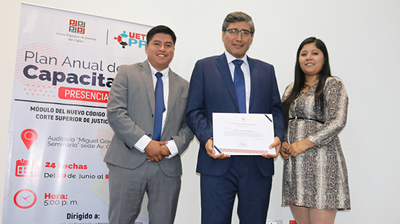 Fiscal provincial en Tráfico Ilícito de Drogas del Callao, Erwin Ary Rojas Trujillo, dictó conferencia sobre "beneficios penitenciarios" en la Corte del Callao