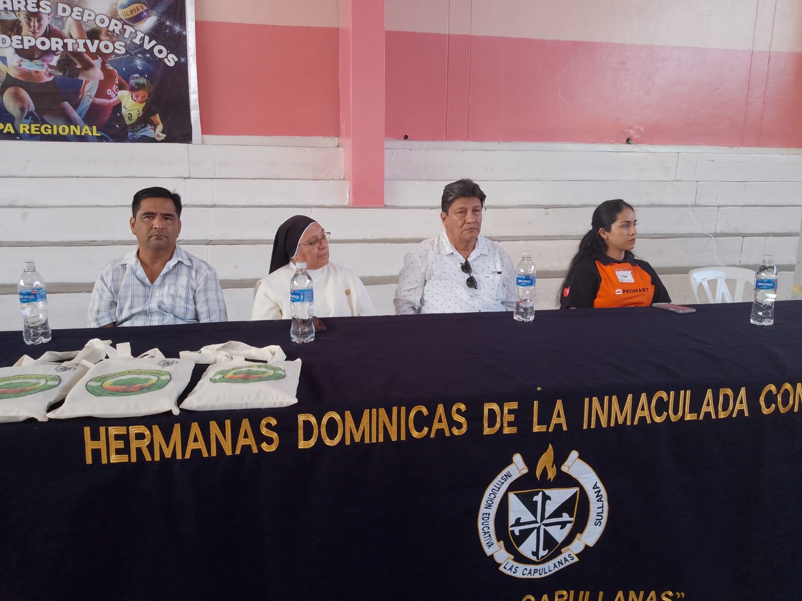 Padres de la I.E. Las Capullanas participan en taller de prevención de riesgos ante Fenómeno El Niño