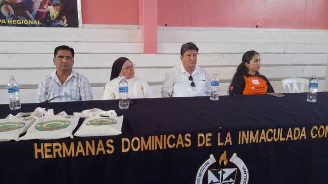 Padres de la I.E. Las Capullanas participan en taller de prevención de riesgos ante Fenómeno El Niño