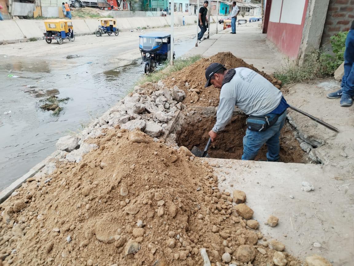 INICIA OBRA PARA EVITAR QUE DESAGÜES INGRESEN AL CANAL VÍA