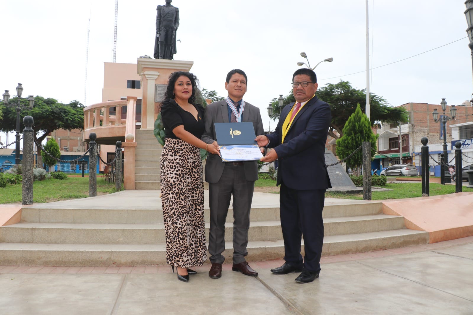 MUNICIPALIDAD DE HUAURA OTORGA RECONOCIMIENTO PÓSTUMO AL EXTINTO PRESIDENTE DEL INSTITUTO SANMARTINIANO JORGE ESPINOZA ESPINOZA