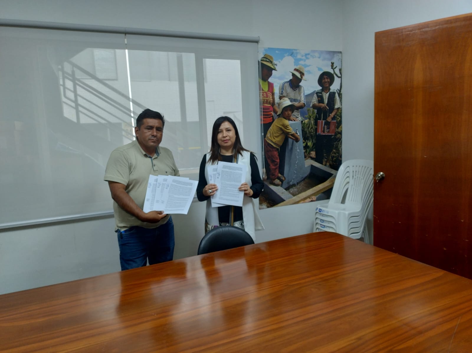 Firma convenio con CMAN para construcción de 5 locales multiusos.