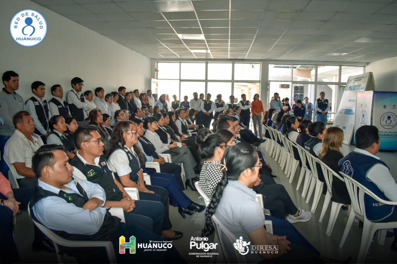 imagen que muestra el publico del evento, los trabajadores de la sede administrativa.