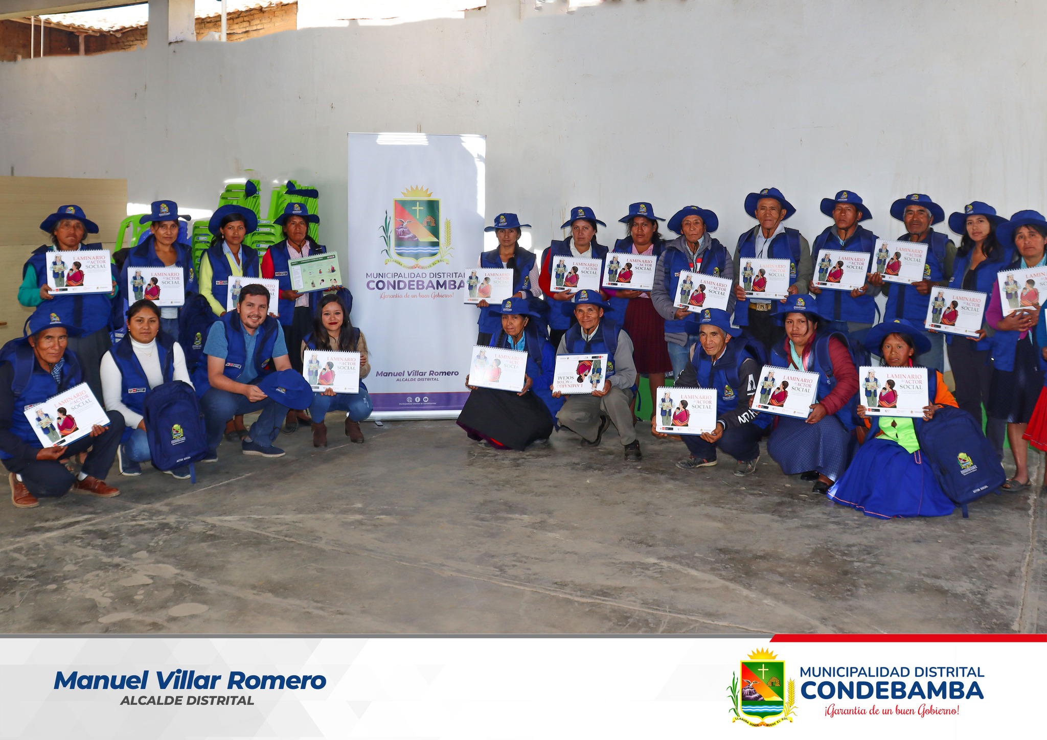 a Municipalidad Distrital de Condebamba que lidera el alcalde Manuel Villar Romero, en coordinación con los Establecimientos de Salud del distrito, realizaron una capacitación a los actores sociales, para fortalecer sus capacidades en temas como: mejora el estado nutricional en niños de 3 a 12 meses, que son parte del compromiso 1, que tiene como objetivo llegar a los hogares mediante un padrón nominal, donde los actores sociales brindan consejería y el seguimiento a los lactantes que son población objetivo.
🔴Así mismo, se les hizo entrega de implementos para mejorar su trabajo de vistas domiciliarias. Esta actividad, contó con la presencia de la Lic. Santos Chávez Aguilar, Gestora de Salud de la Región Cajamarca.