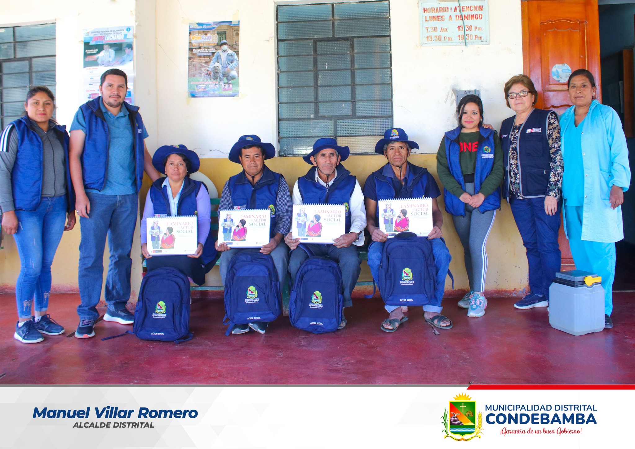 a Municipalidad Distrital de Condebamba que lidera el alcalde Manuel Villar Romero, en coordinación con los Establecimientos de Salud del distrito, realizaron una capacitación a los actores sociales, para fortalecer sus capacidades en temas como: mejora el estado nutricional en niños de 3 a 12 meses, que son parte del compromiso 1, que tiene como objetivo llegar a los hogares mediante un padrón nominal, donde los actores sociales brindan consejería y el seguimiento a los lactantes que son población objetivo.
🔴Así mismo, se les hizo entrega de implementos para mejorar su trabajo de vistas domiciliarias. Esta actividad, contó con la presencia de la Lic. Santos Chávez Aguilar, Gestora de Salud de la Región Cajamarca.