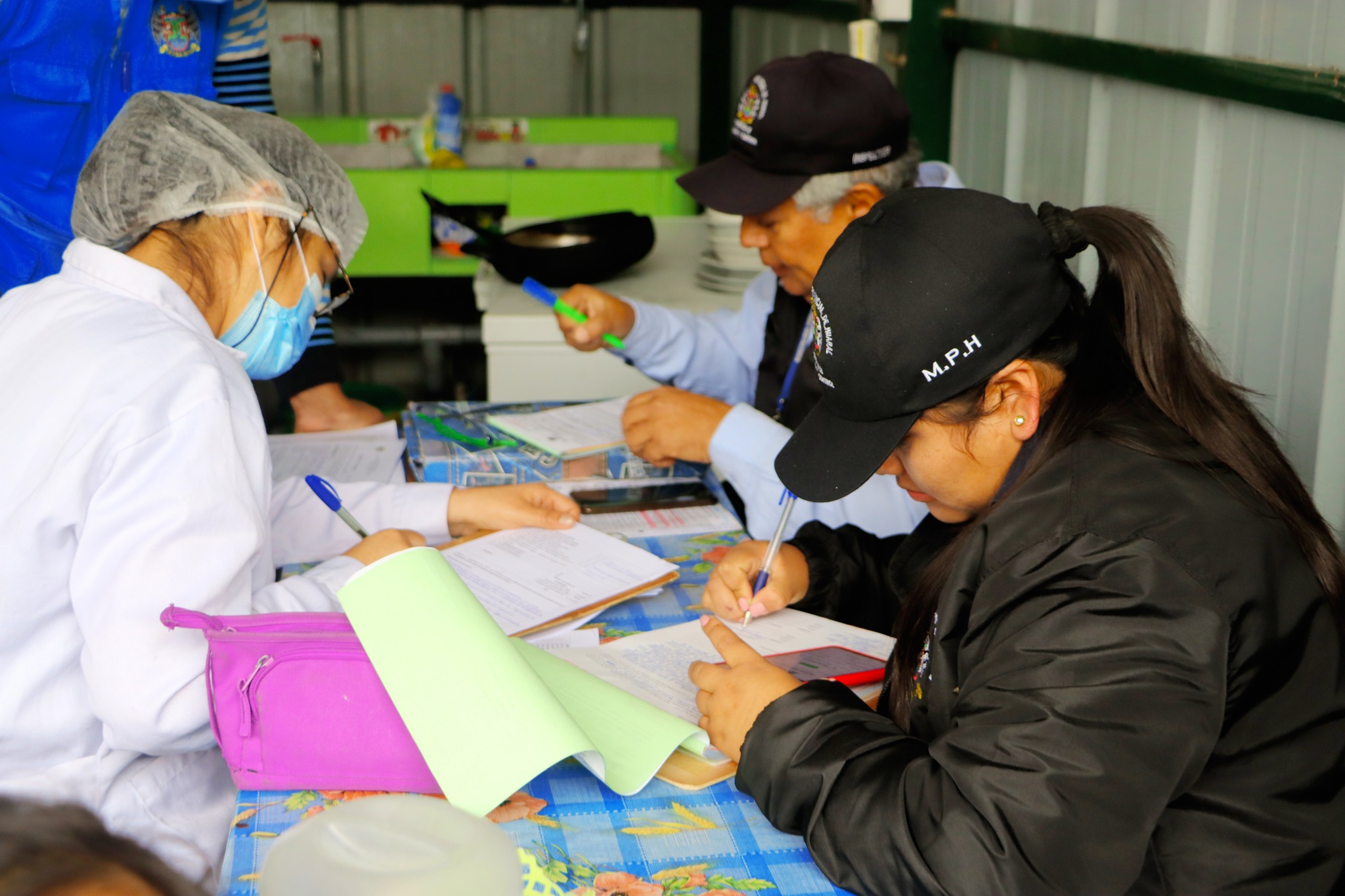 MPH realizó operativo sorpresa en puestos de comida del Mercado García Alonso