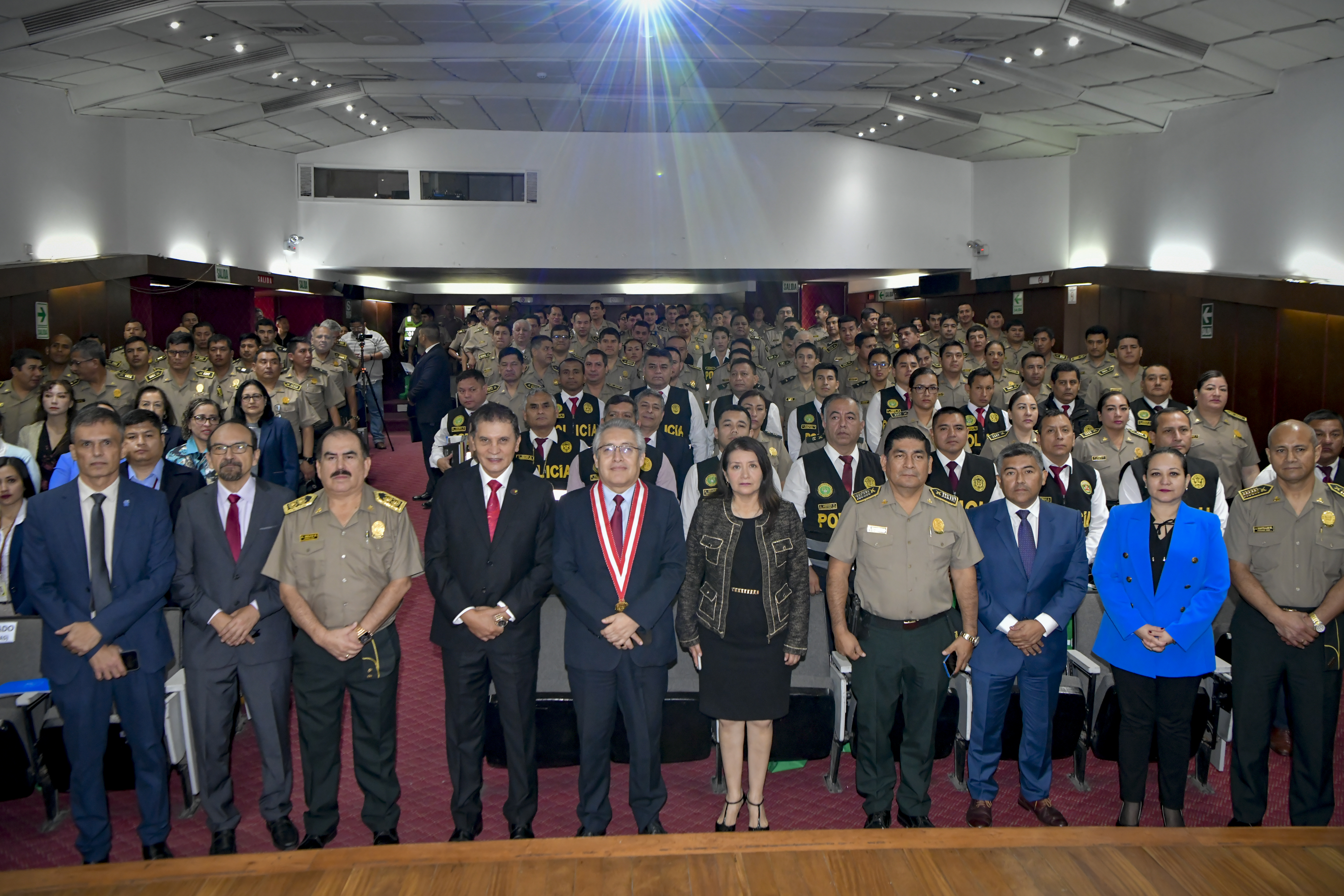 Policía Nacional presenta guía práctica para la atención de niños, niñas y adolescentes en sedes policiales