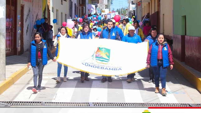En el marco de la celebración del Día Internacional del Niño la Municipalidad Distrital de Condebamba, realiza un colorido pasacalle, con la participación de los alumnos de las instituciones educativas, de esta manera el gobierno municipal, saluda a todos los niños y niñas en su día, e invita a los adultos a no olvidar que tenemos mucho por aprender de ellos que con su simpleza y sencillez nos muestran lo verdaderamente importante de la vida.