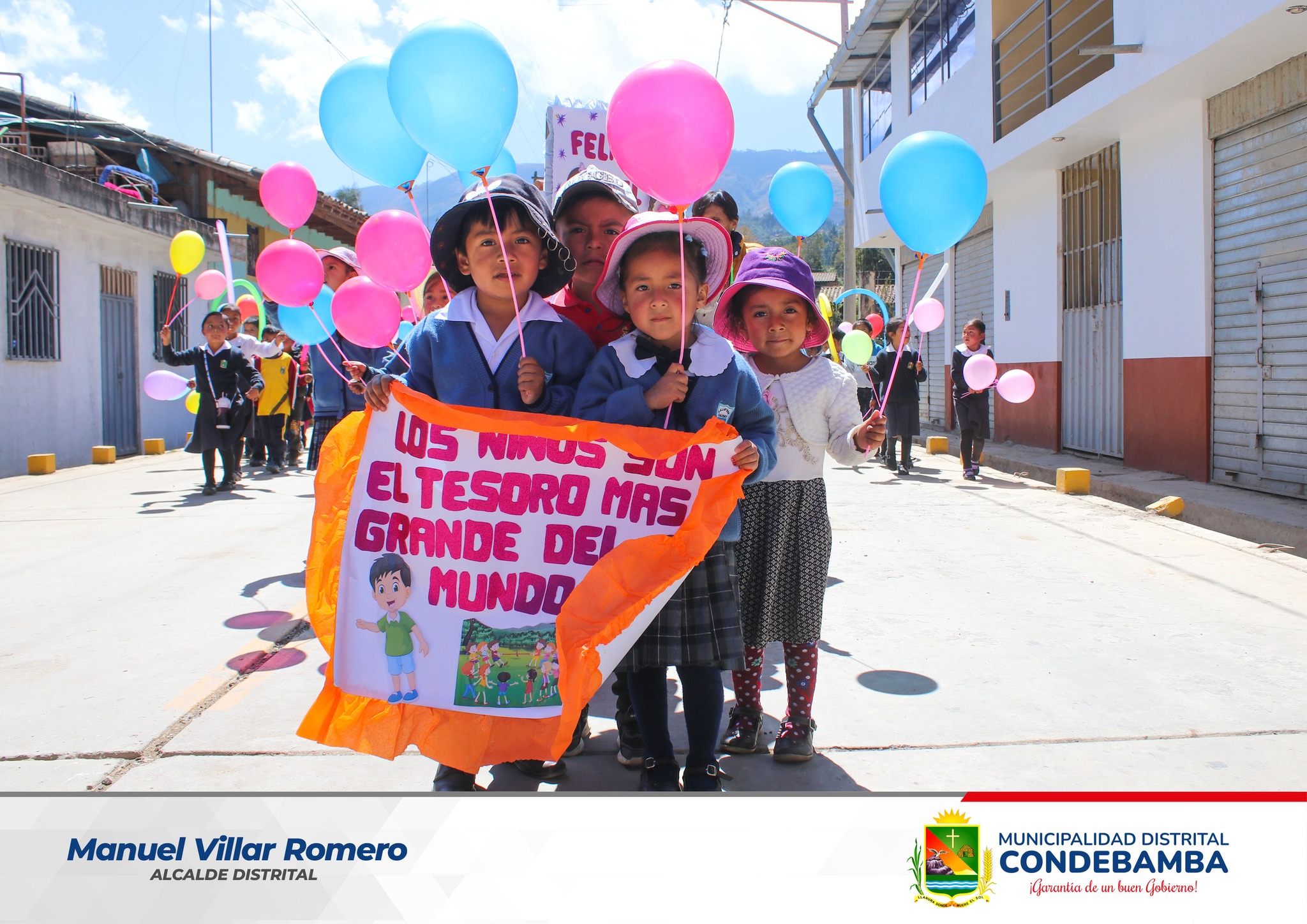 En el marco de la celebración del Día Internacional del Niño la Municipalidad Distrital de Condebamba, realiza un colorido pasacalle, con la participación de los alumnos de las instituciones educativas, de esta manera el gobierno municipal, saluda a todos los niños y niñas en su día, e invita a los adultos a no olvidar que tenemos mucho por aprender de ellos que con su simpleza y sencillez nos muestran lo verdaderamente importante de la vida.