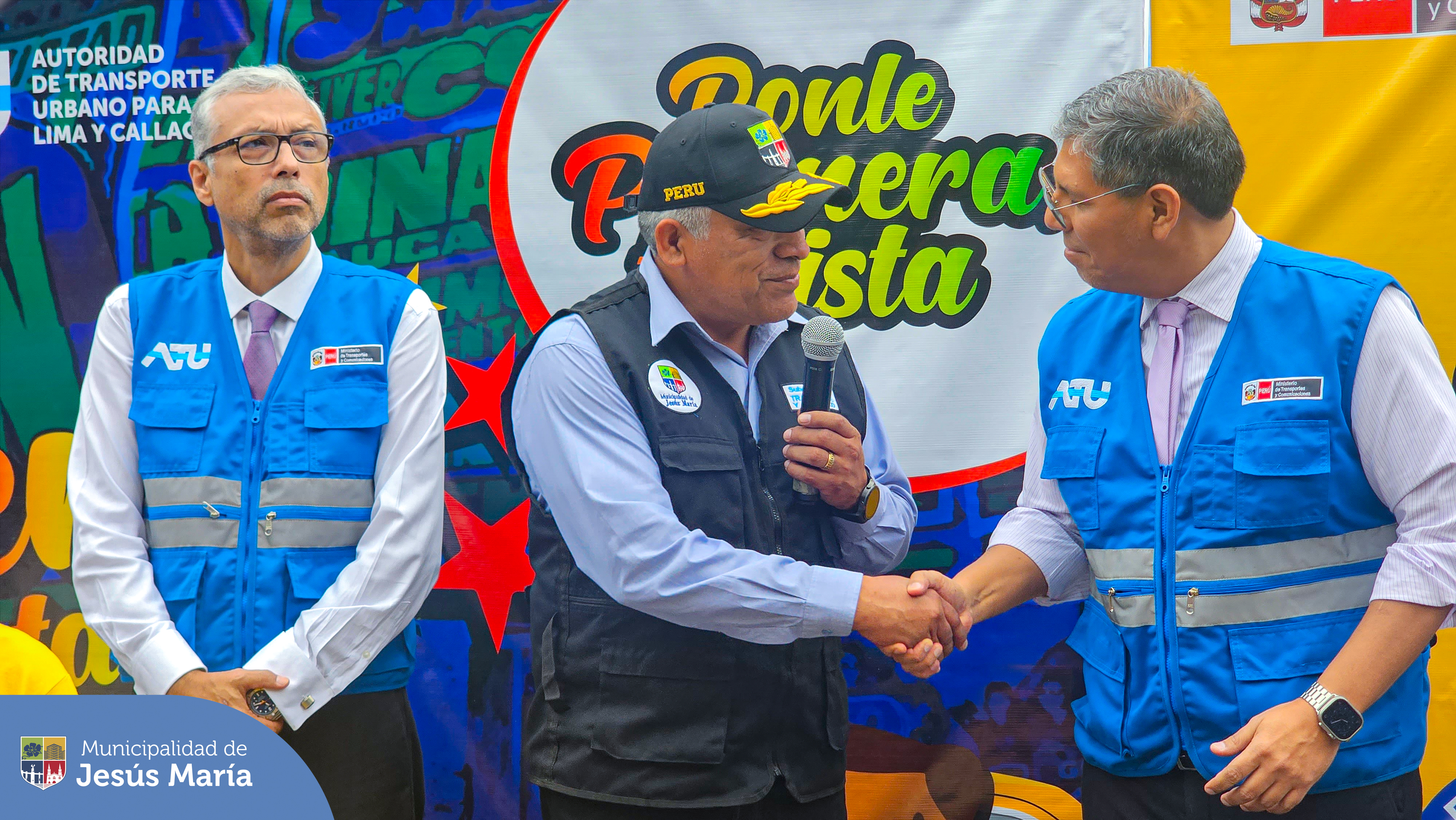 En alianza con la Autoridad de Transporte Urbano , hoy se desarrolló la "Feria del Taxista 2023"🚖 , en el Explanada Campo de Marte, donde diversos taxistas formales se beneficiaron con atención 👩⚕️ médica gratuita, premios 🎁, descuentos y mucho más. 🤗
Permanezcan atentos de las próximas ferias que estaremos realizando en diversos puntos del distrito. 🤩
#JesúsMaríaSomosTodos 🤗