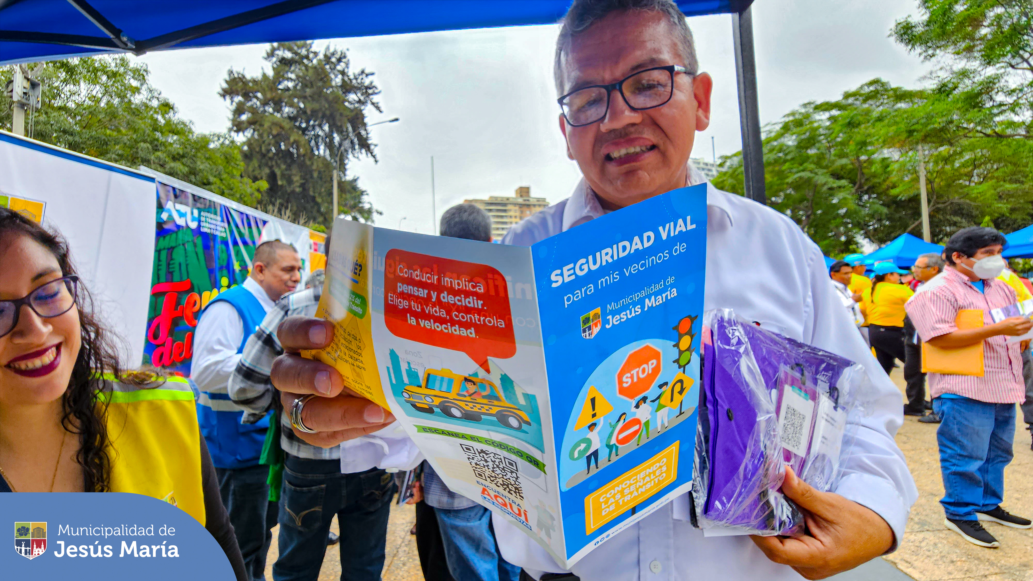 En alianza con la Autoridad de Transporte Urbano , hoy se desarrolló la "Feria del Taxista 2023"🚖 , en el Explanada Campo de Marte, donde diversos taxistas formales se beneficiaron con atención 👩⚕️ médica gratuita, premios 🎁, descuentos y mucho más. 🤗
Permanezcan atentos de las próximas ferias que estaremos realizando en diversos puntos del distrito. 🤩
#JesúsMaríaSomosTodos 🤗