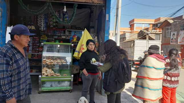 En su trabajo rutinario en liberación de vías 
