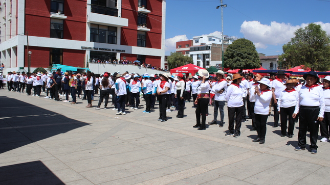 Huancayo en los ojos del mundo por récord guinness por la mayor lección de baile de huaylarsh por la teletón 2023