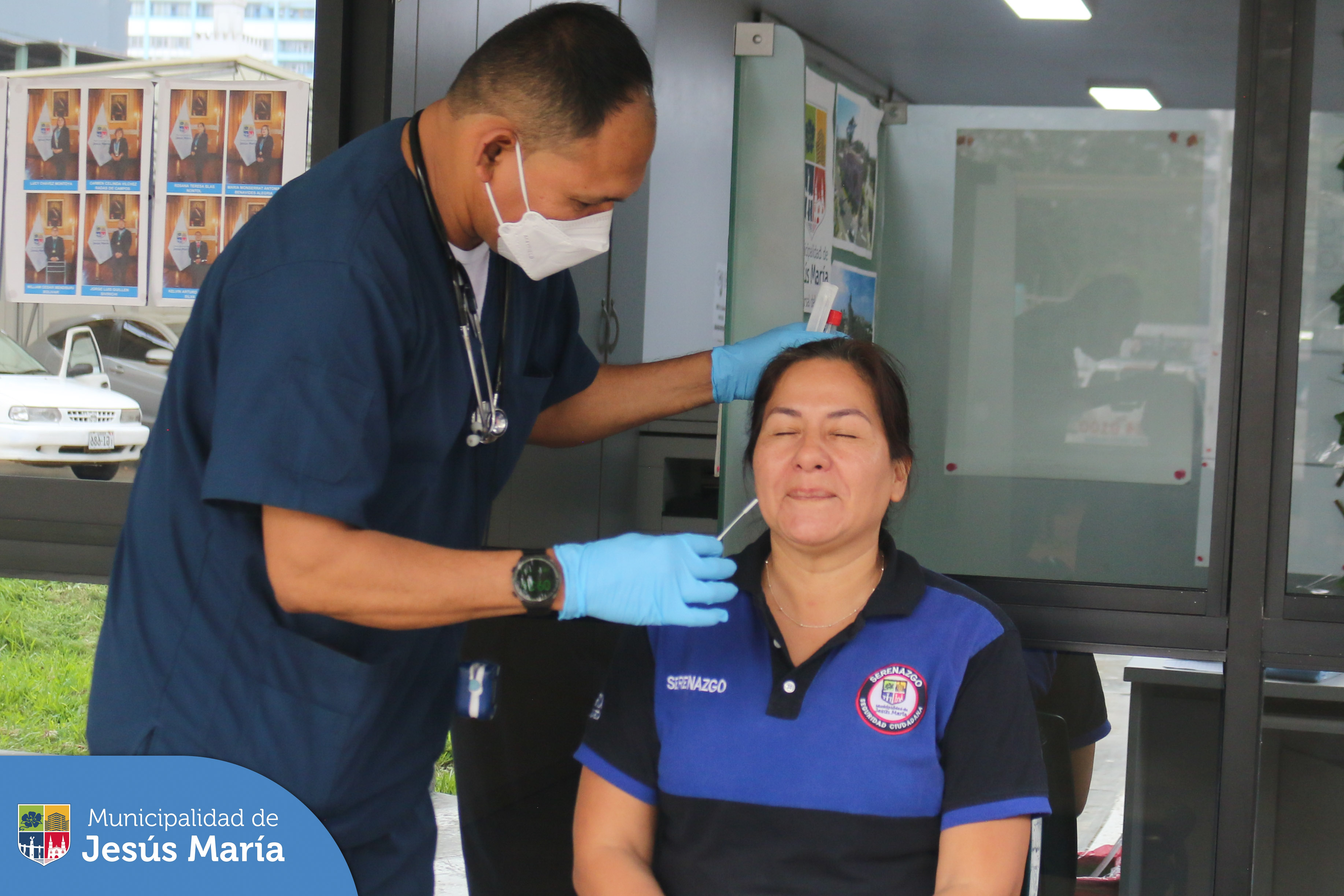 La Municipalidad de Jesús María sigue efectuando medidas para prevenir y monitorear el COVID-19 en sus colaboradores 👩🏻🦱👨🏻🦱, lo cual realizaron pruebas moleculares en las diversas áreas como seguridad ciudadana, atención al cliente, entre otras.
Resaltamos la importancia de mantener este control, así como no bajar la guardia para el cuidado de sus compañeros , familias 👨👩👧 y nuestros vecinos. 💙
#JesúsMaríaSomosTodos