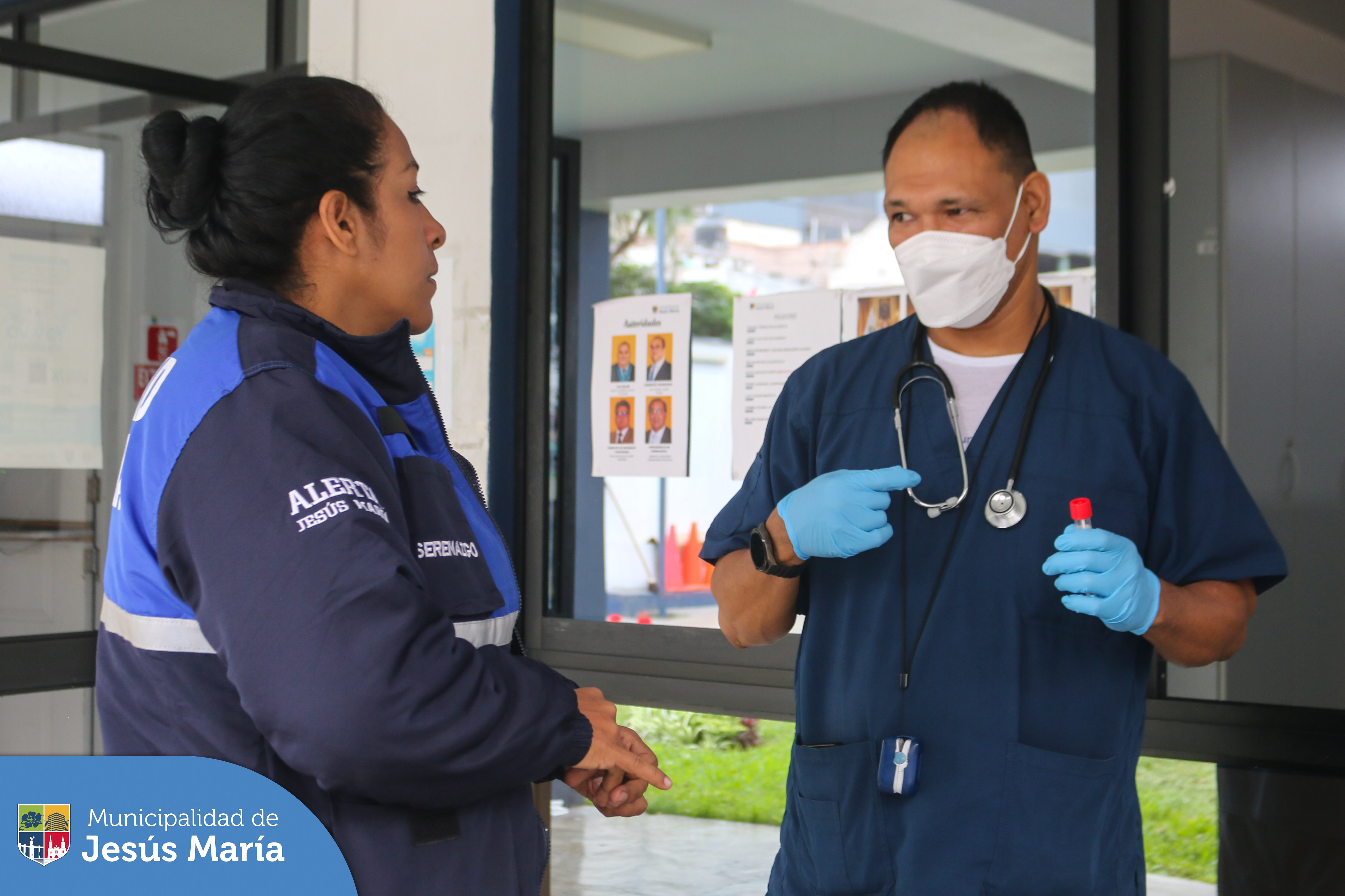 La Municipalidad de Jesús María sigue efectuando medidas para prevenir y monitorear el COVID-19 en sus colaboradores 👩🏻🦱👨🏻🦱, lo cual realizaron pruebas moleculares en las diversas áreas como seguridad ciudadana, atención al cliente, entre otras.
Resaltamos la importancia de mantener este control, así como no bajar la guardia para el cuidado de sus compañeros , familias 👨👩👧 y nuestros vecinos. 💙
#JesúsMaríaSomosTodos