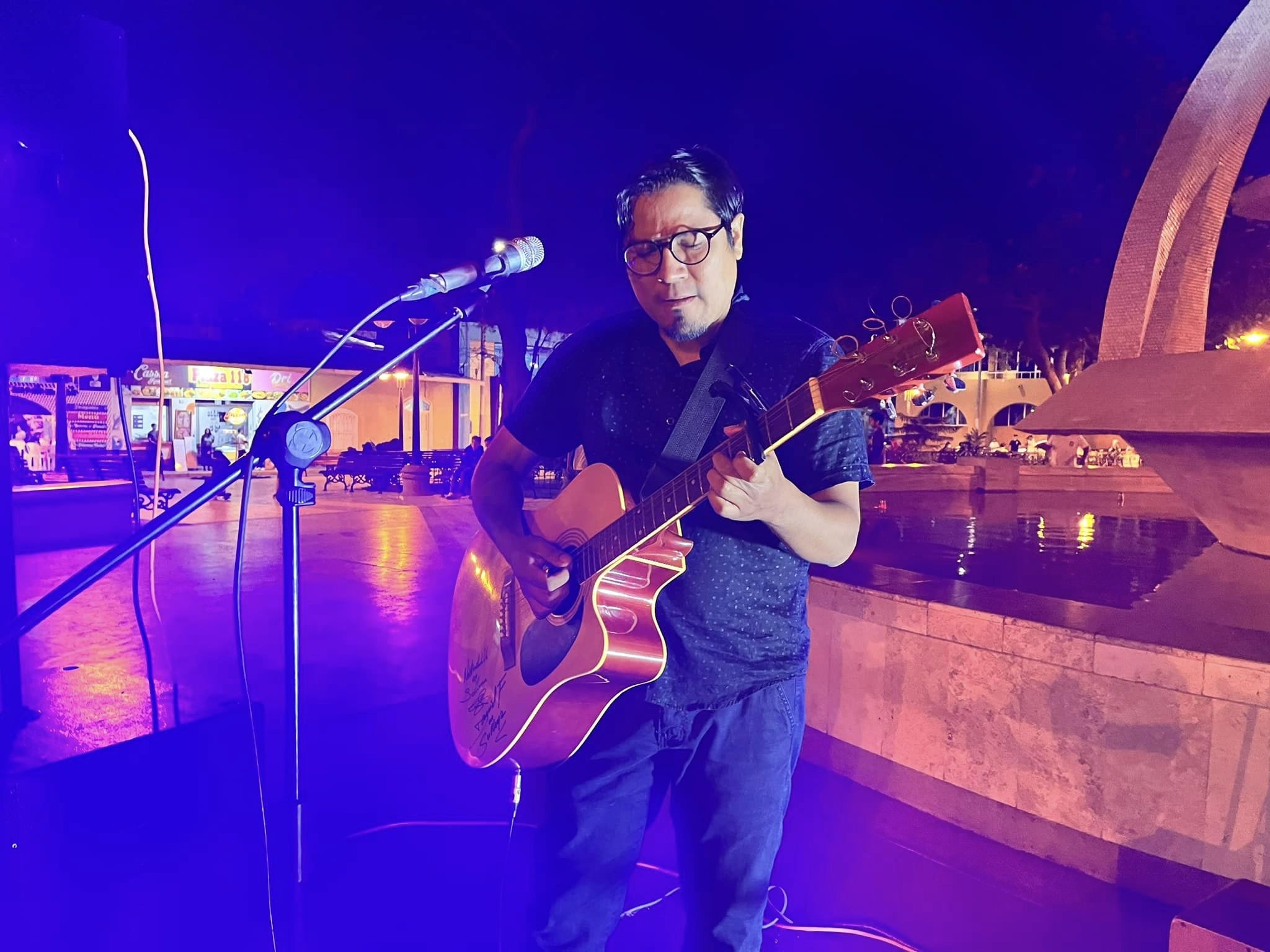 ¡Esta noche realizamos la Sesión Musical Eco Acústica en el marco del Programa Educación, Cultura y Ciudadanía Ambiental de la Municipalidad de Sullana!
Gracias a la participación de bandas de rock y solistas, disfrutamos de una experiencia musical única mientras creamos conciencia ambiental
Agradecemos la participación de los grupos musicales: Páramo, Quimera, Aaron, Jean Ferdinand, Luis Santin, Grover Lágrima y Tulzi.
#UnidaddeResiduosSólidos
#SullanaEcoAcústico #CulturaAmbiental