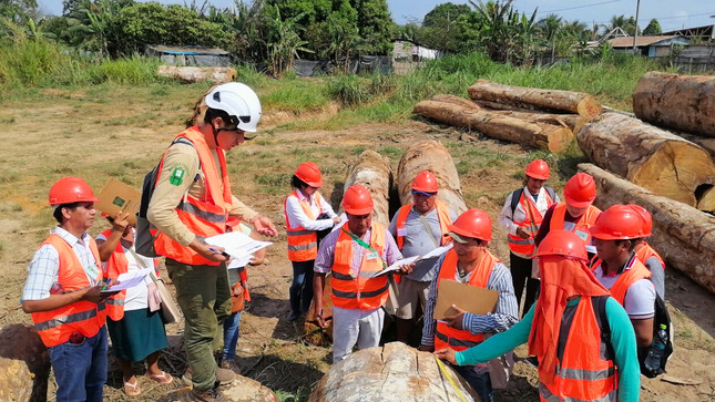 Trabajo práctico durante taller en Madre de Dios