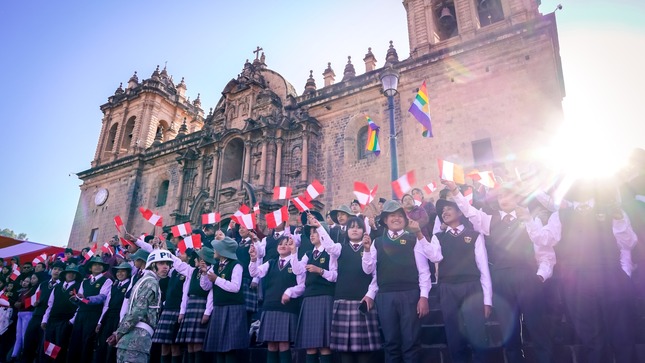 Presidenta de la Corte Superior de Justicia de Cusco participó en la ceremonia por el Día de la Bandera Peruana