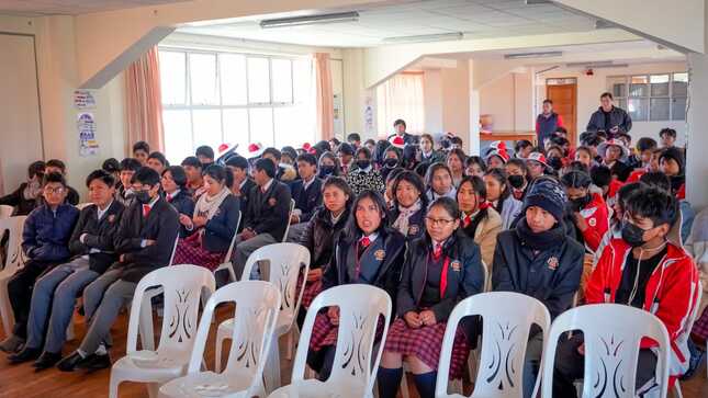 Alumnos de la I.E Sagrado Corazón de Jesús en Espinar reciben importante capacitación sobre violencia y delitos informáticos