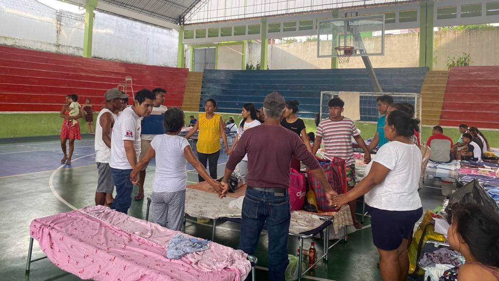 Loreto Geresa y Red de Salud Alto Amazonas brindan atención médica y en salud mental a personas afectadas por el incendio