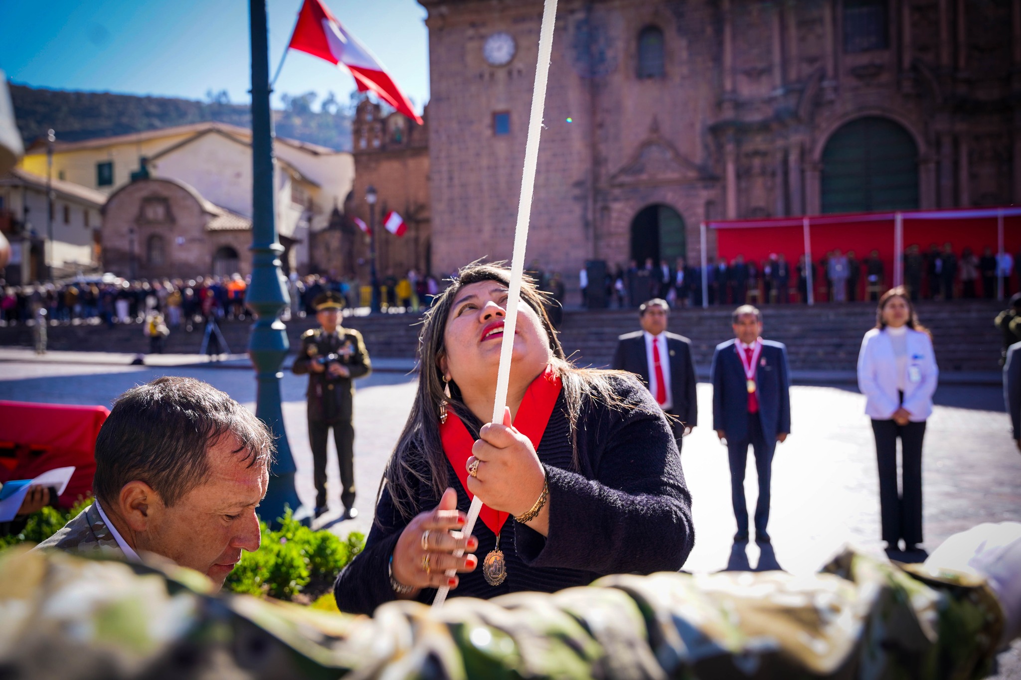 Presidenta de la Corte de Cusco participó en primer izamiento del mes de julio 