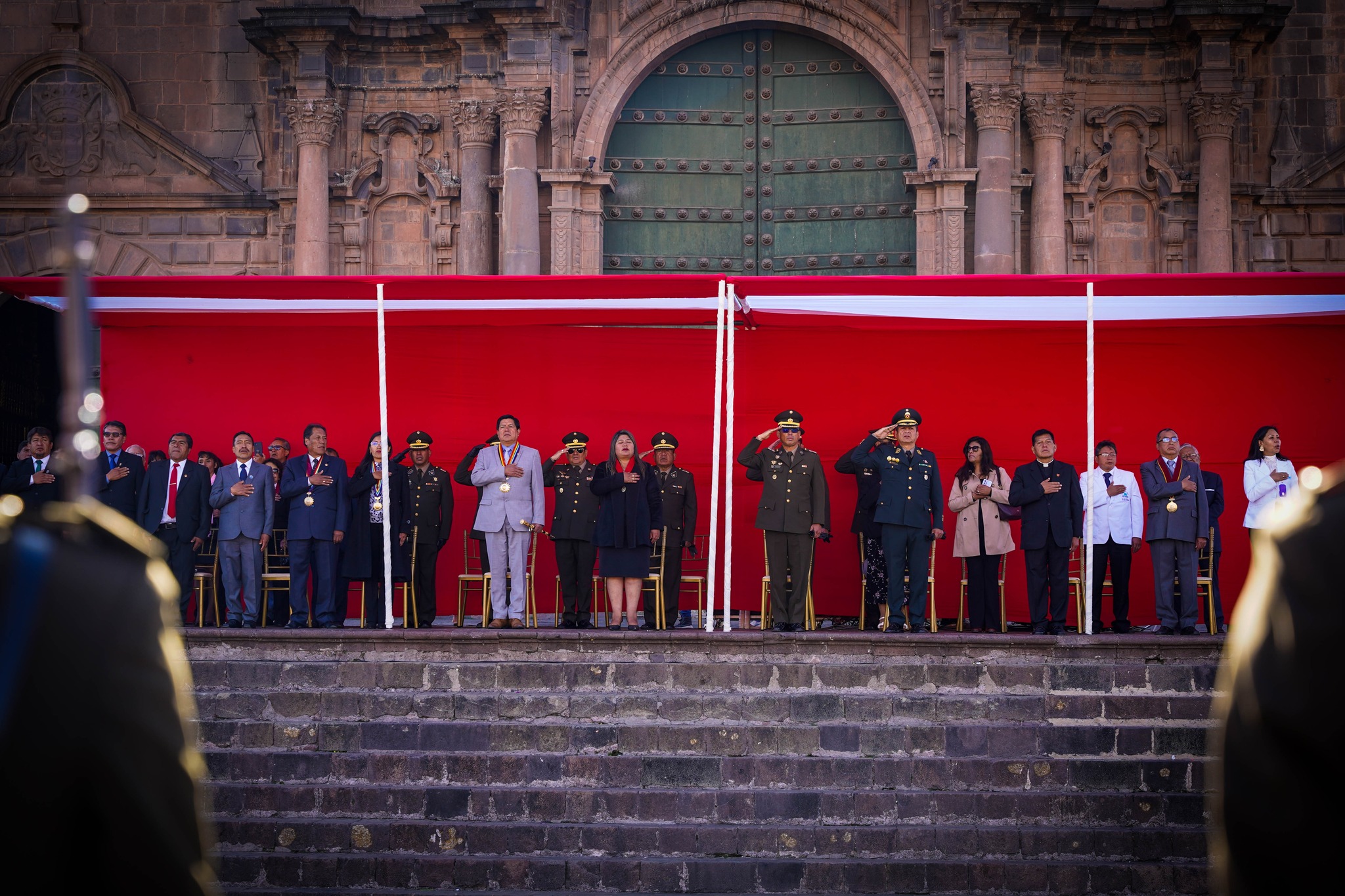 Presidenta de la Corte de Cusco participó en primer izamiento del mes de julio 