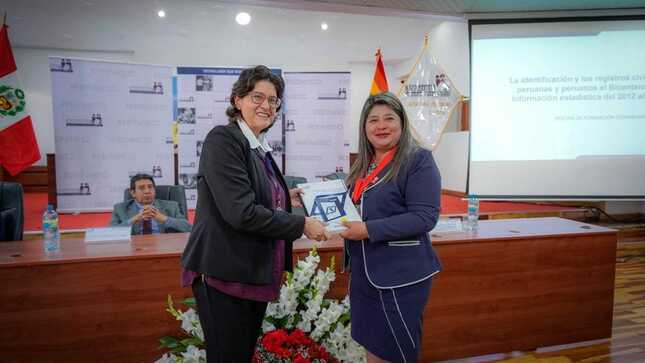 Presidenta de la Corte Superior de Justicia de Cusco participó en la presentación del Boletín del Bicentenario del RENIEC Cusco 