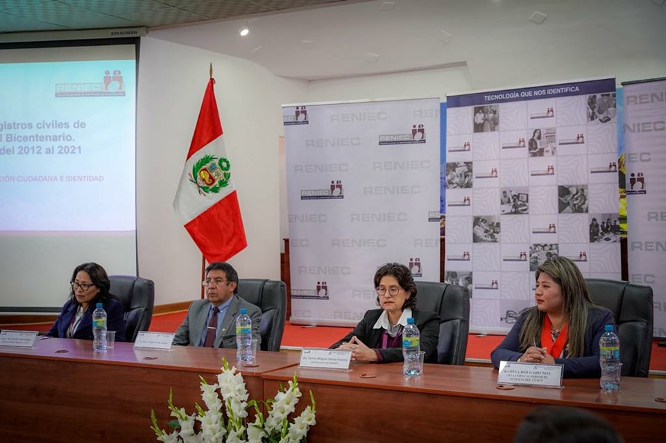 Presidenta de la Corte Superior de Justicia de Cusco participó en la presentación del Boletín del Bicentenario del RENIEC Cusco