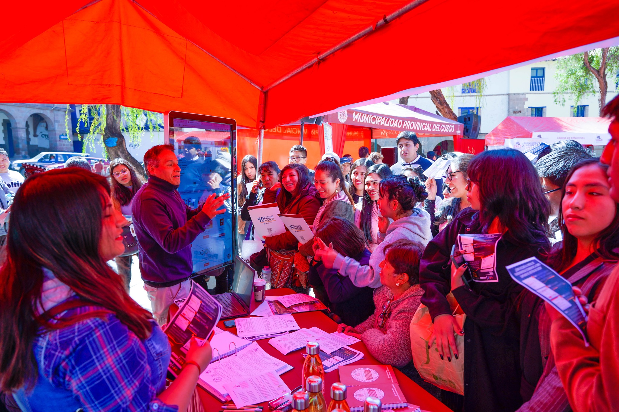 Corte Superior de Cusco participó activamente en la Feria Informativa de Buenas Prácticas de Integridad y Lucha contra la Corrupción