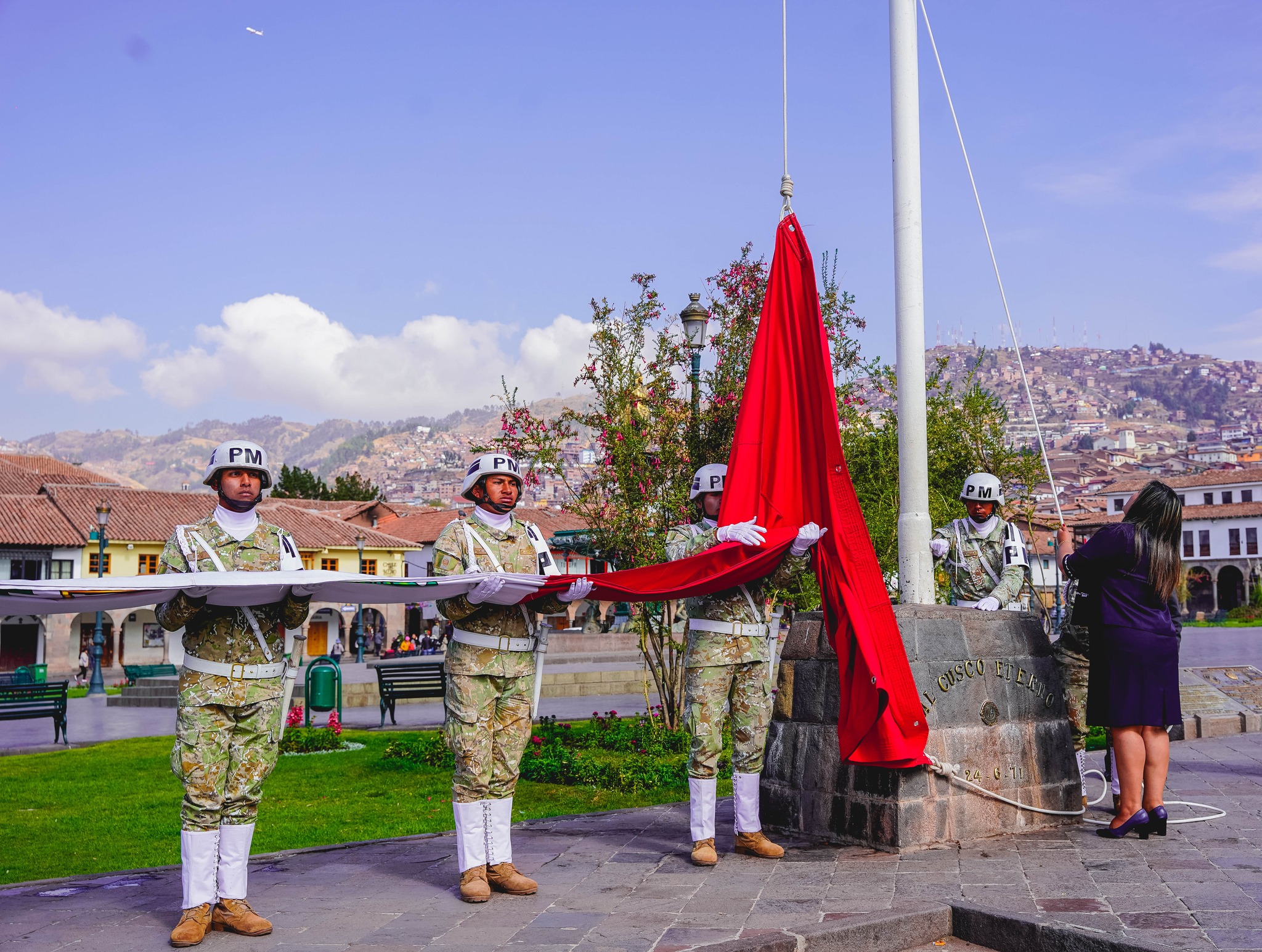 Corte Superior de Justicia de Cusco participó en el izamiento del Pabellón Nacional y desfile dominical por el Día del Juez y la Jueza