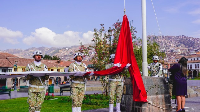 Corte Superior de Justicia de Cusco participó en el izamiento del Pabellón Nacional y desfile dominical por el Día del Juez y la Jueza