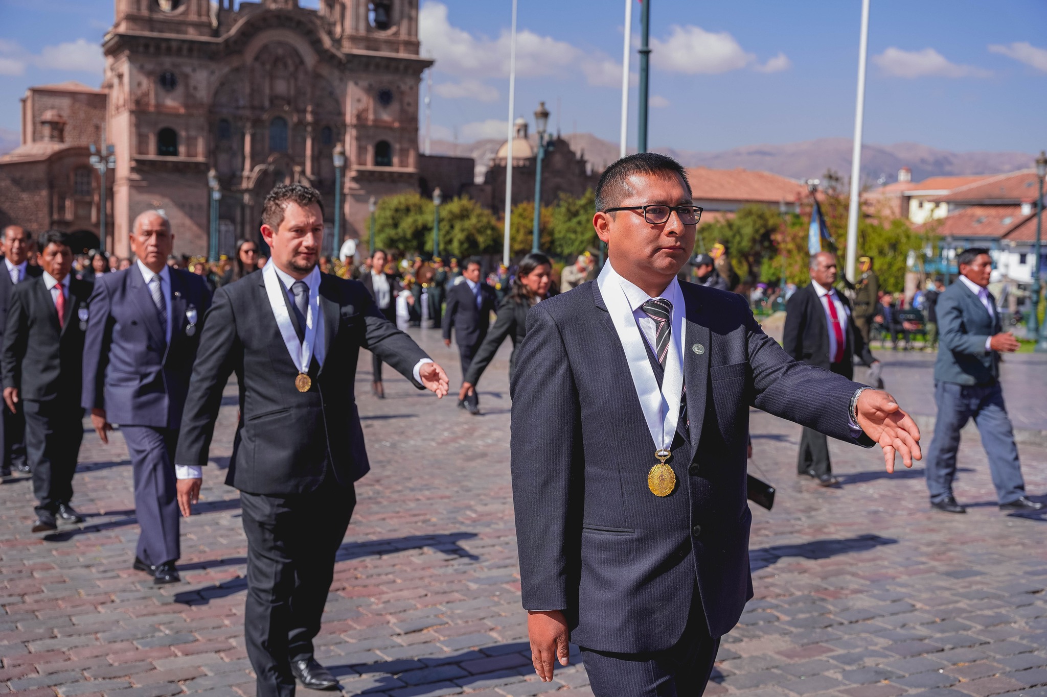 Corte Superior de Justicia de Cusco participó en el izamiento del Pabellón Nacional y desfile dominical por el Día del Juez y la Jueza
