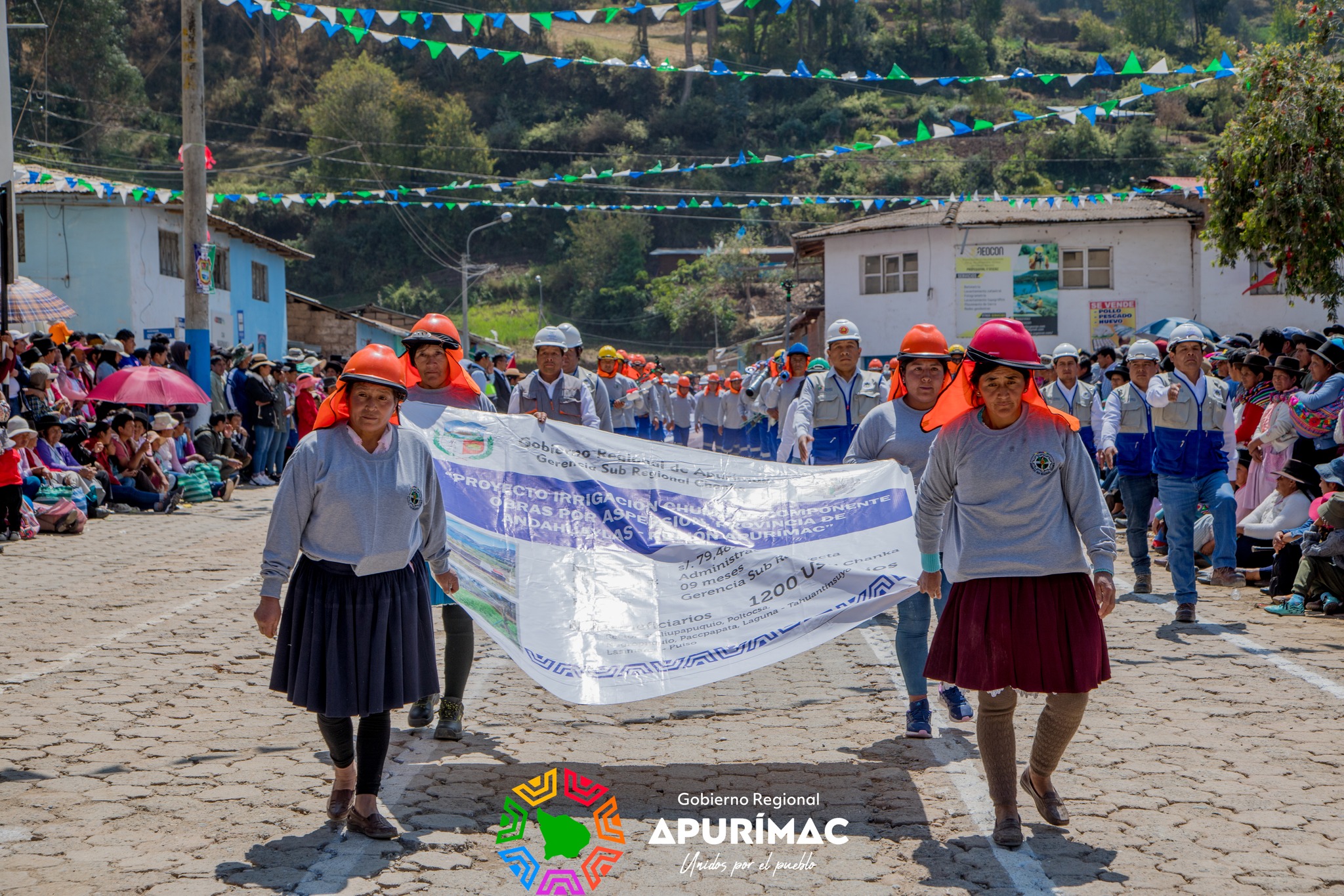 Gobernador Regional Percy Godoy rindió homenaje a Pacucha al encabezar gran desfile cívico institucional por su 60° aniversario