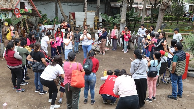 Más de 50 niños inscritos en la OMAPEP recibieron terapia recreativa en el Jardín Botánico.