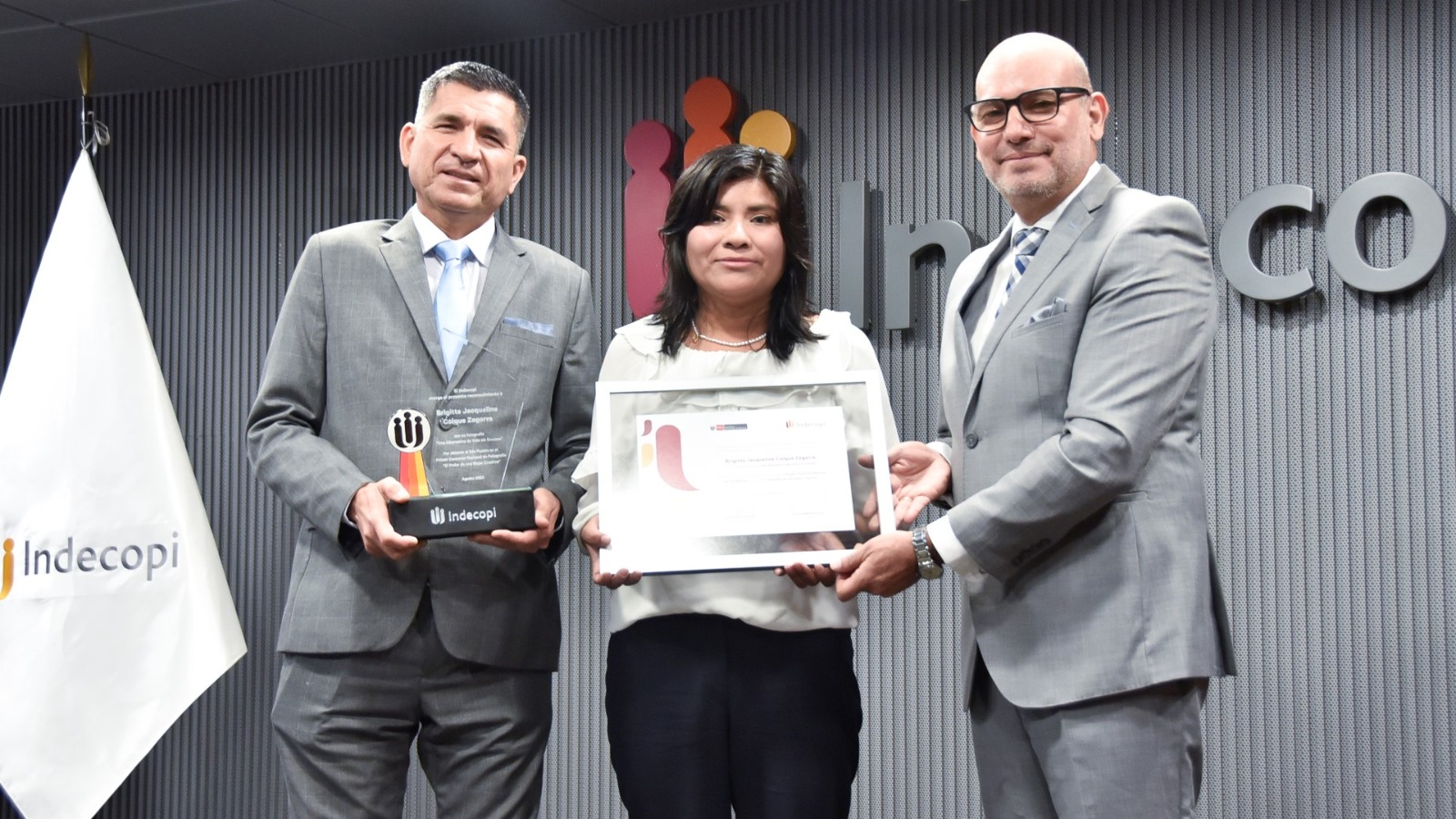 Dos jóvenes arequipeñas destacan las vivencias de las mujeres a través de la fotografía