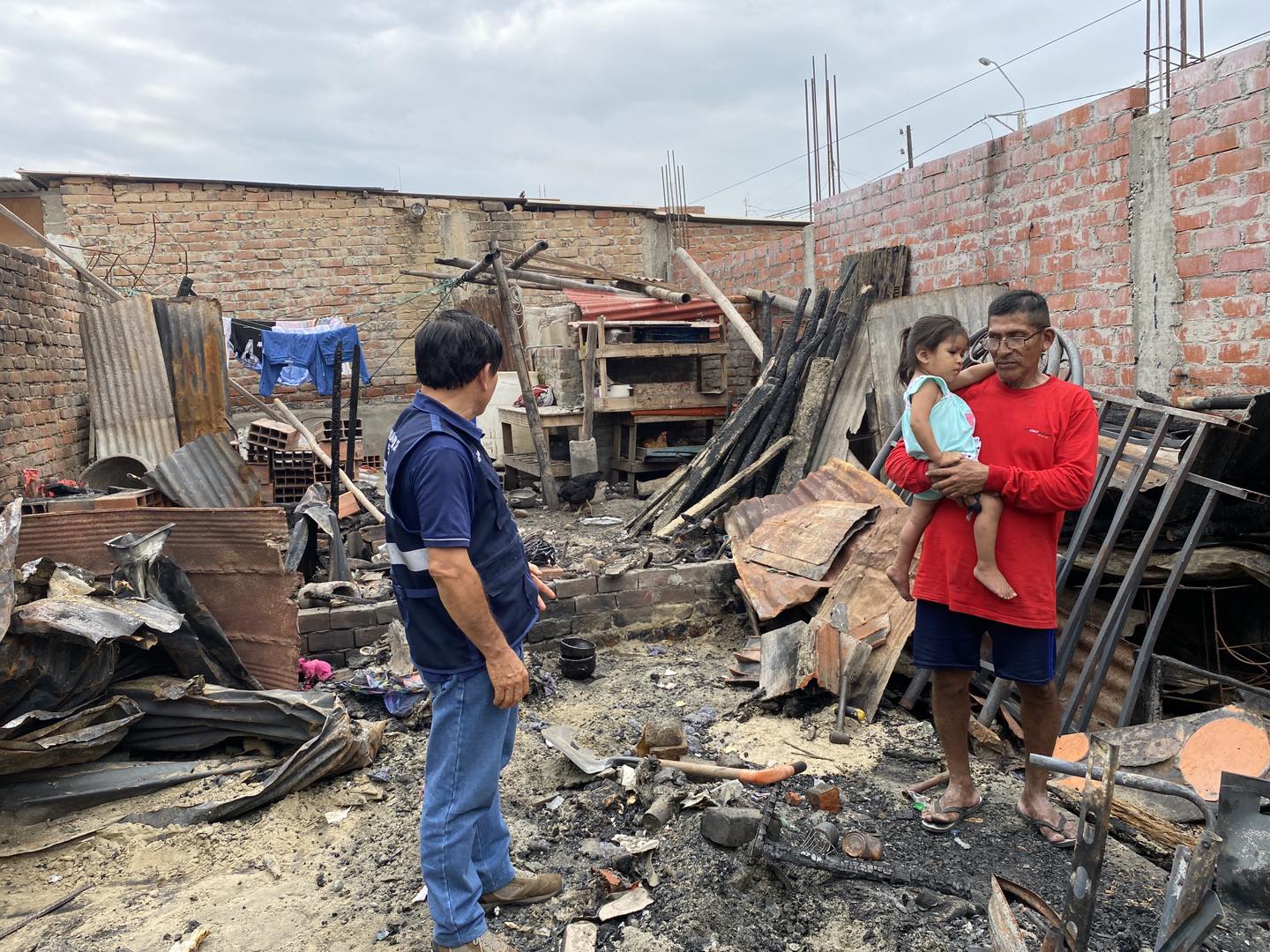 Municipalidad Entrega Apoyo A Familia Afectada Por Incendio