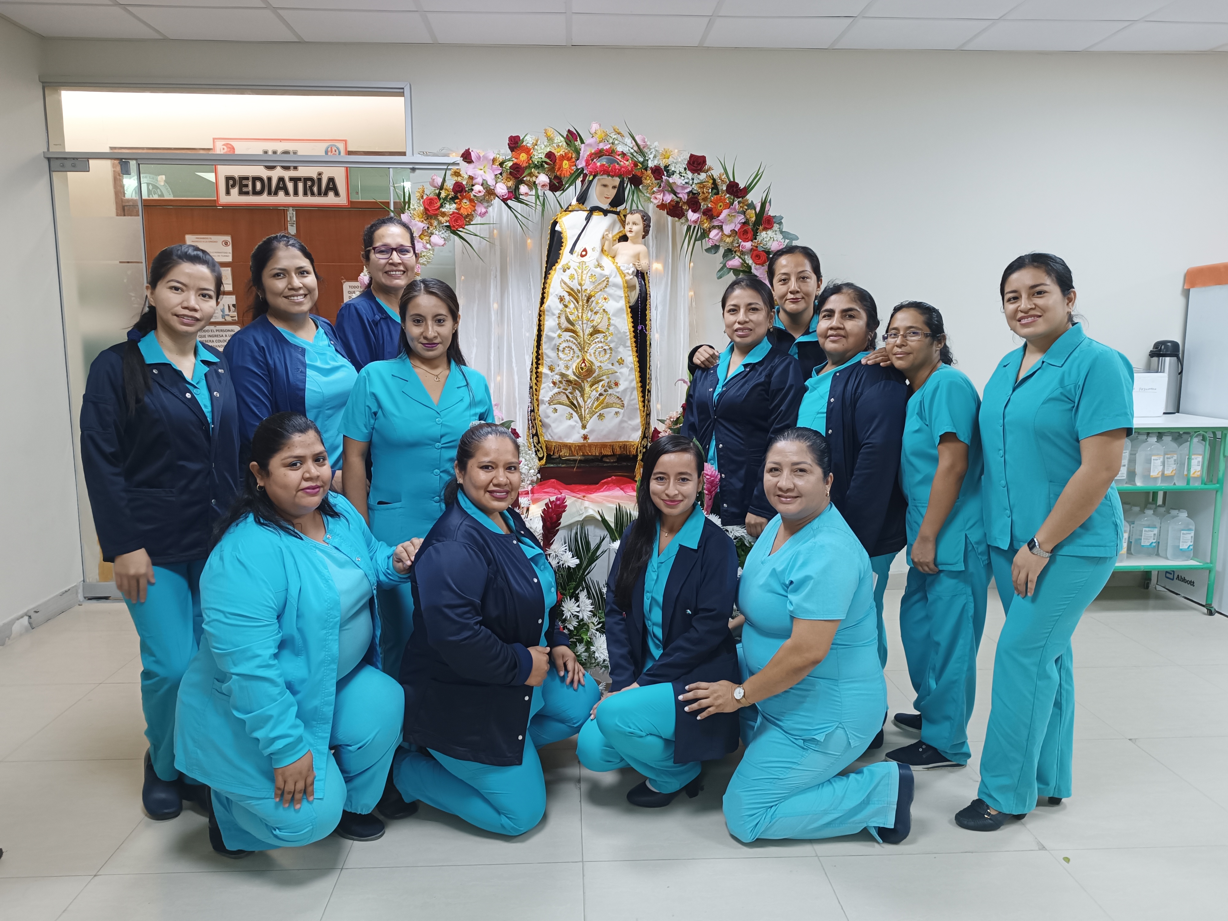 Nuestra patrona en su recorrido por todo el hosítal