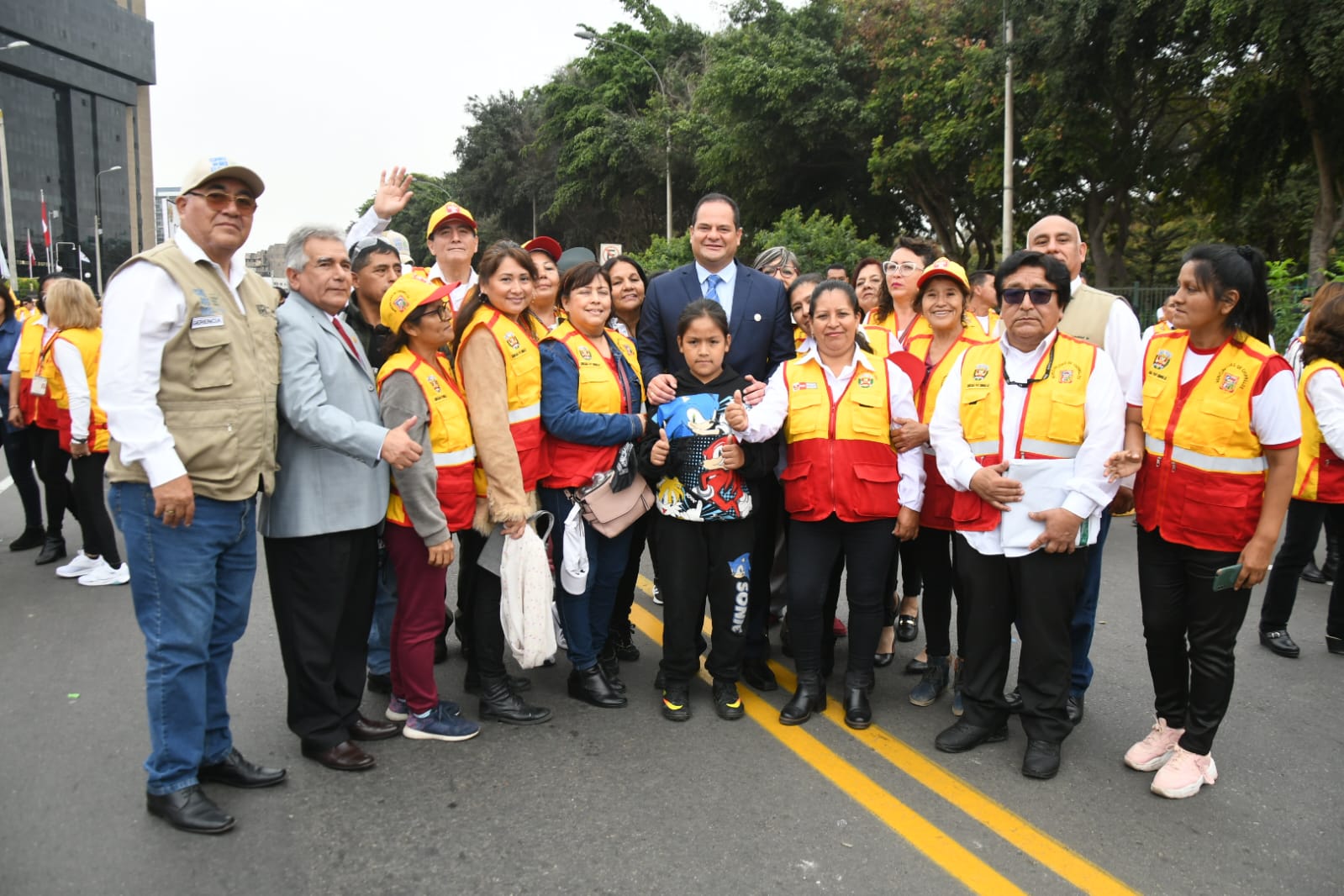Alcalde Fernando Velasco junto a integrantes de las Juntas Vecinales