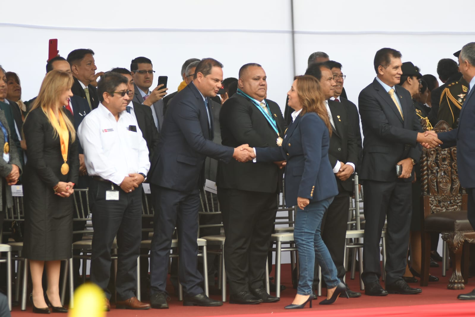 Saludo entre el alcalde Fernando Velasco y presidenta de la República; Dina Boluarte