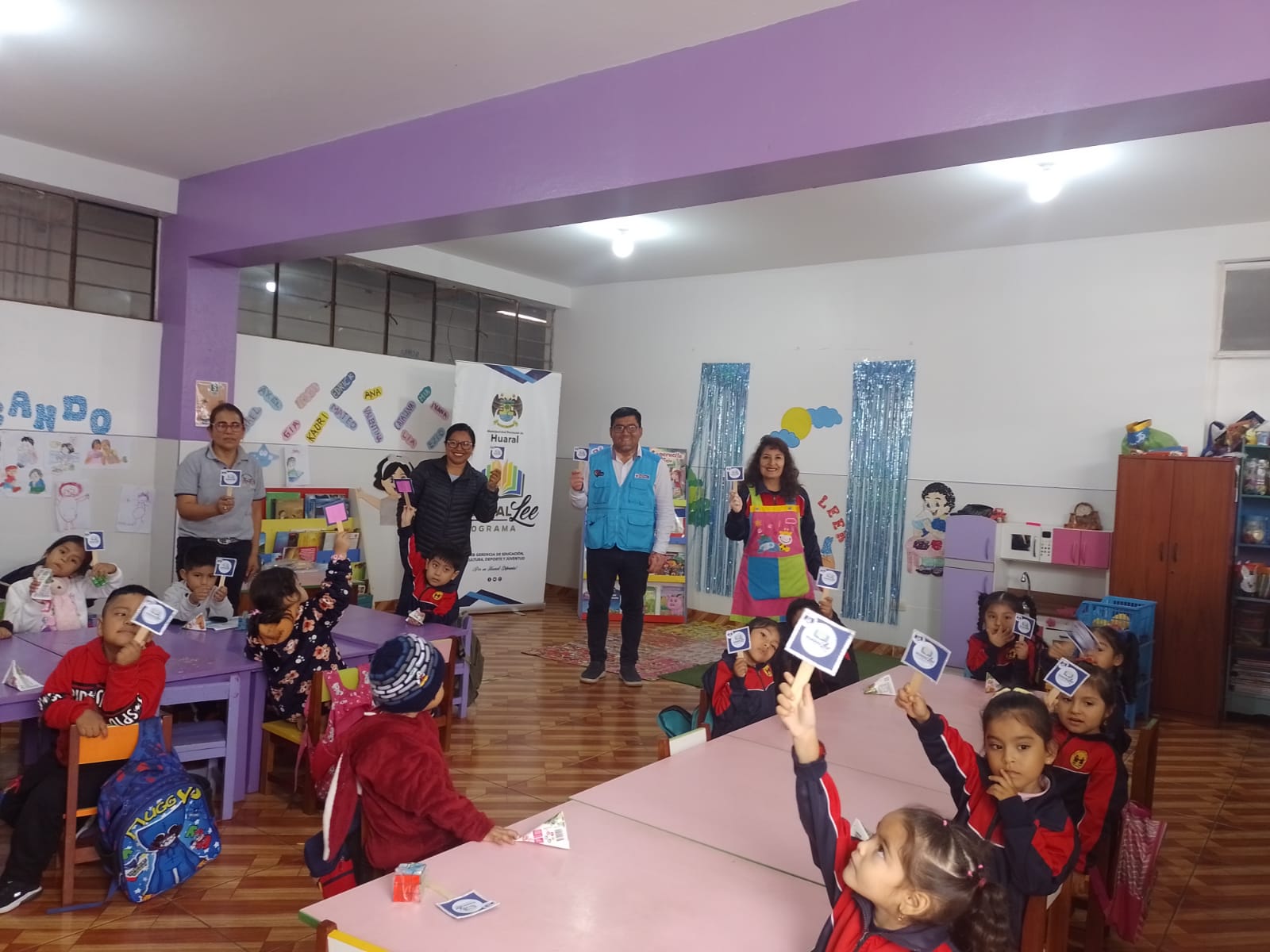 Programa municipal "Huaral lee" visitó a los niños del colegio "José Olaya"