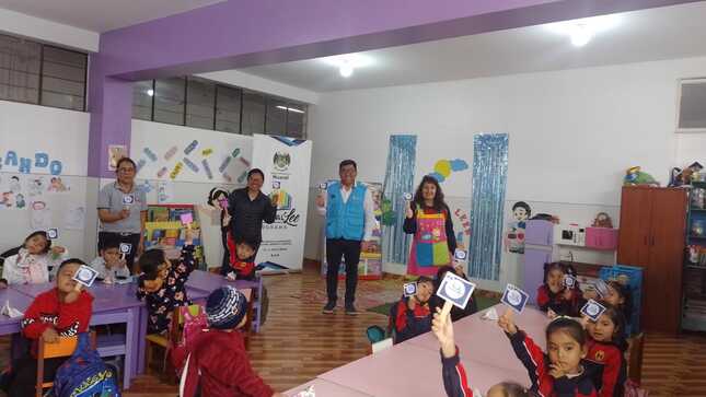Programa municipal "Huaral lee" visitó a los niños del colegio "José Olaya"