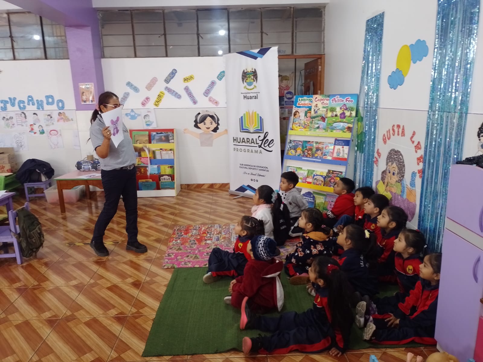 Programa municipal "Huaral lee" visitó a los niños del colegio "José Olaya"